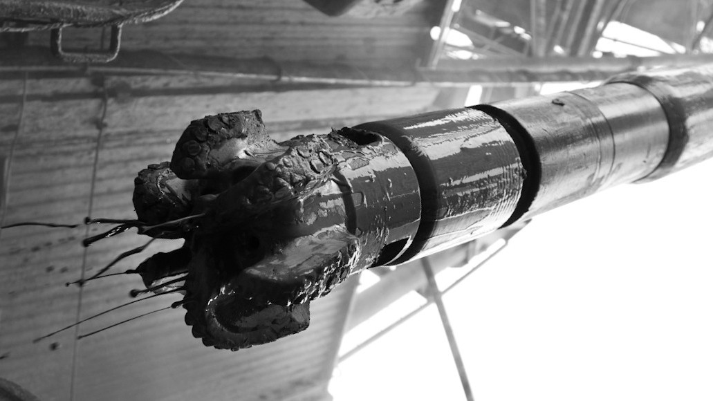 US Crude Oil, Gasoline Inventories Sinking Fast