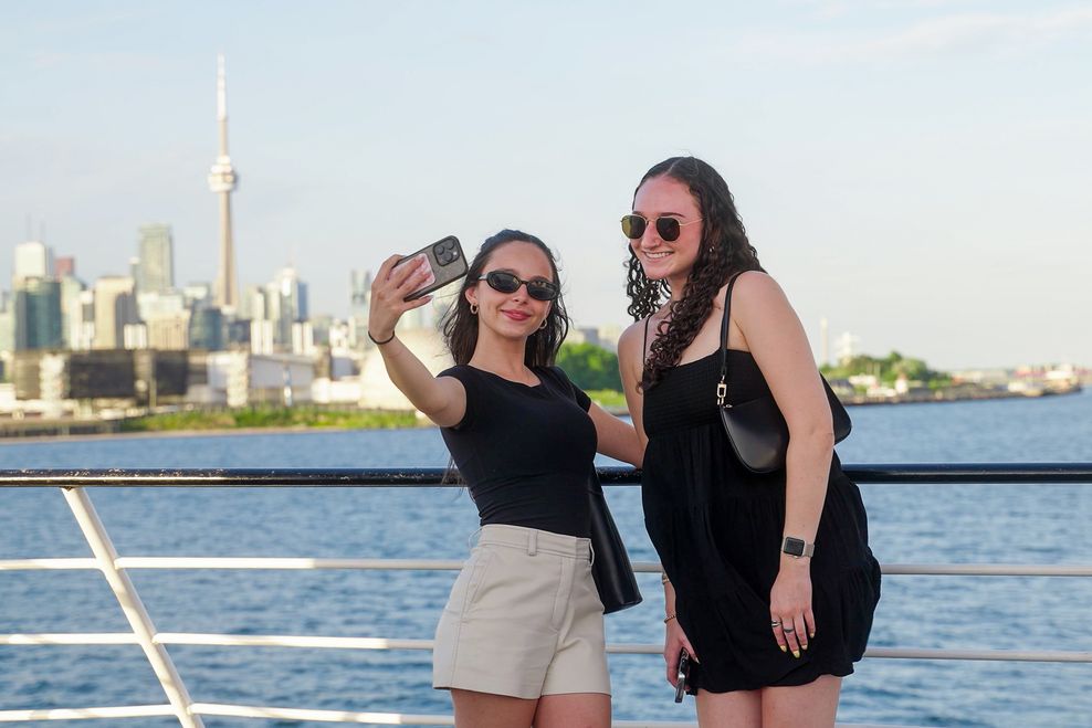 toronto lake cruise