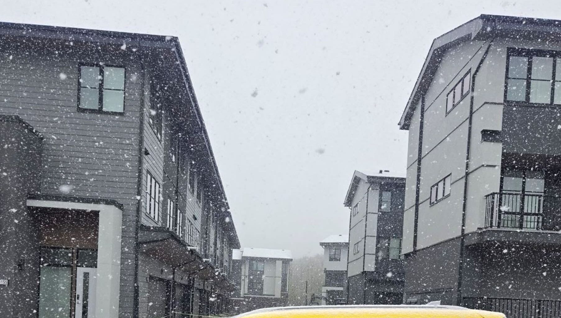 10-20 cm of snow and thunderstorms mark Alberta's wild long weekend