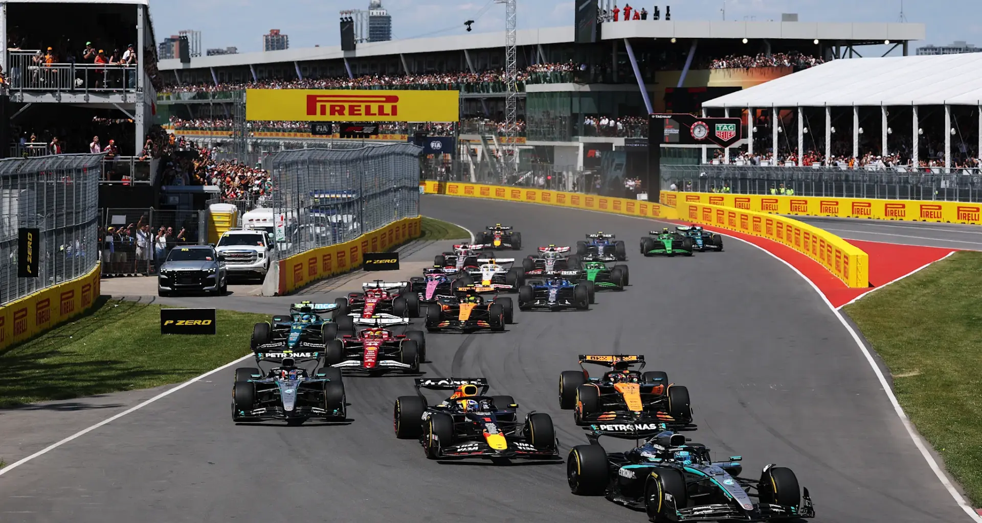 MONTREAL, QUEBEC - JUNE 13: Oliver Bearman of Great Britain driving the (87) Haas F1 VF-25 Ferrari