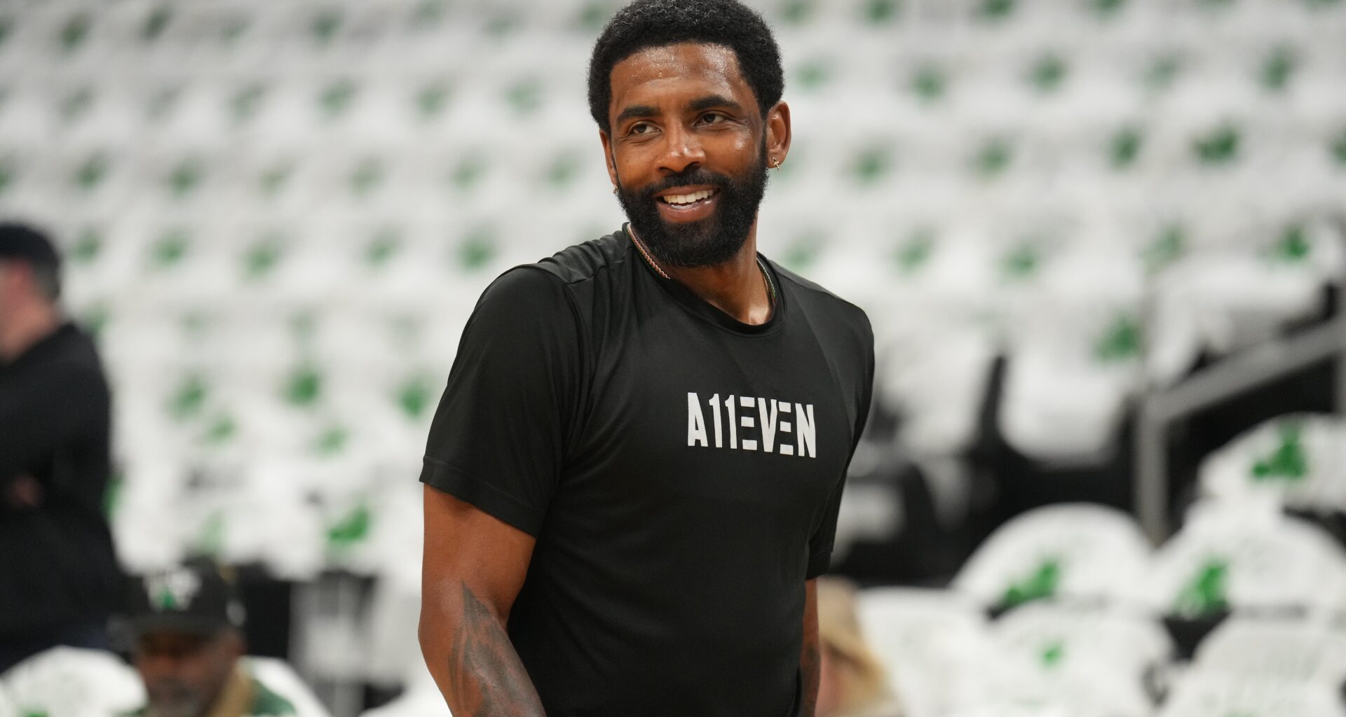 New Kyrie Irving Trade Rumors on NBA Teams 'Monitoring' Star's Status with Mavs After Kidd Exit