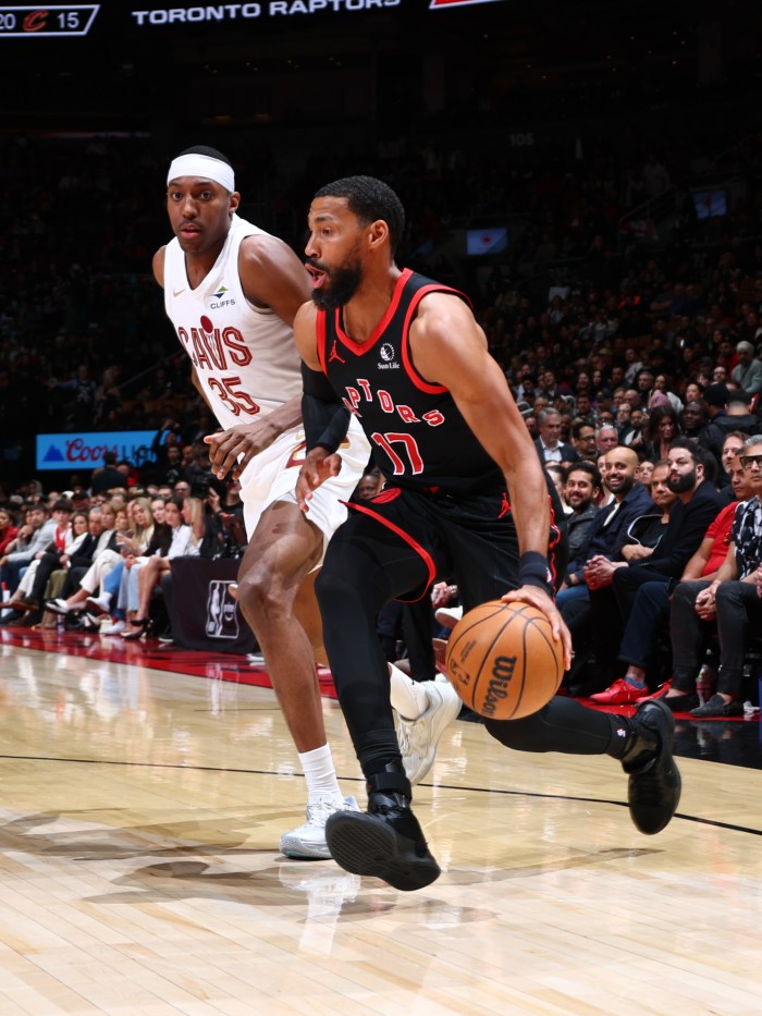Garrett Temple drives to the basket