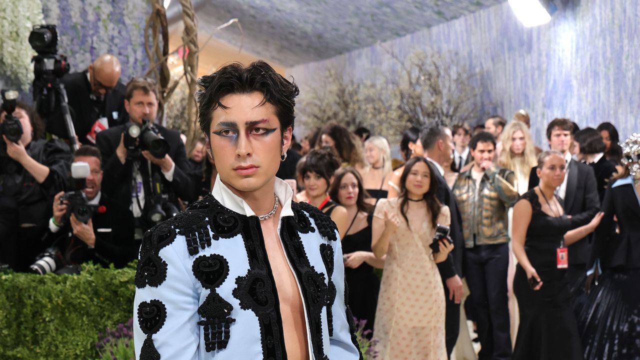 Heated Rivalry’s Hudson Williams Turns Into a (Shirtless) Matador at the 2026 Met Gala