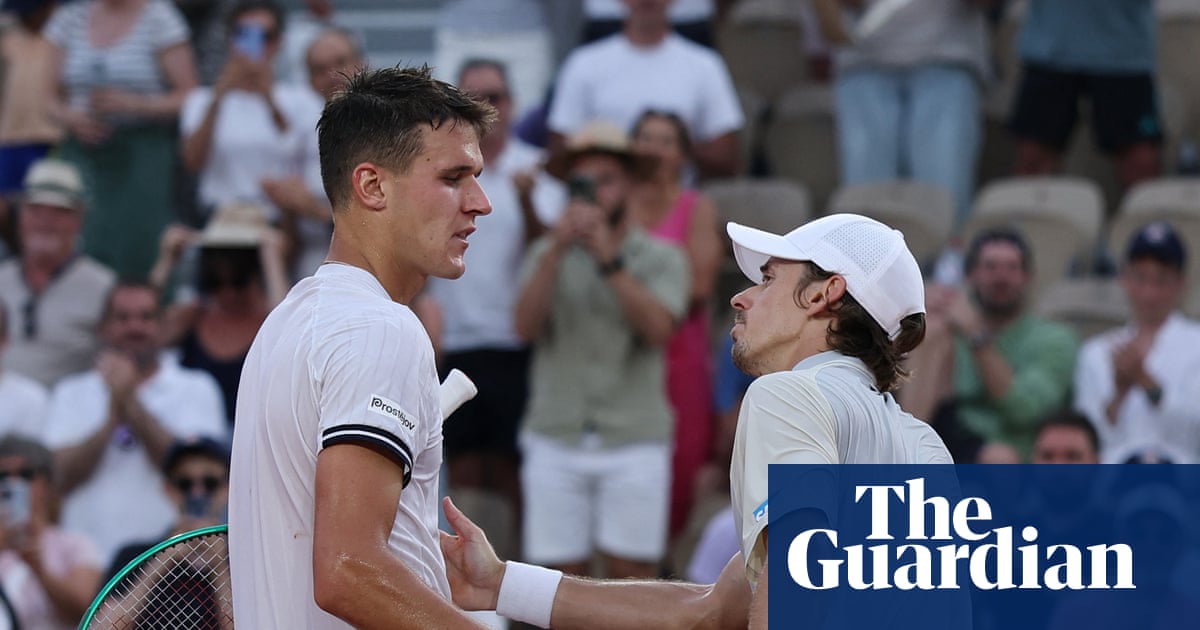 Alex de Minaur knocked out of French Open after letting lead slip | French Open 2026