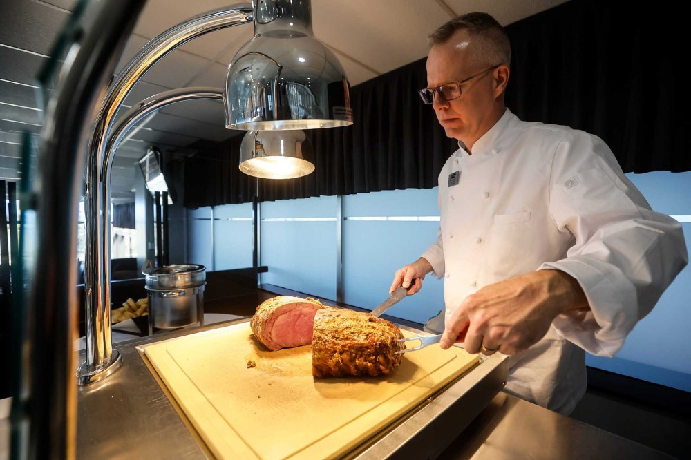 JOHN WOODS / FREE PRESS
Executive chef Mike Jones calls the food-and-racing environment “the ultimate dinner theatre.”