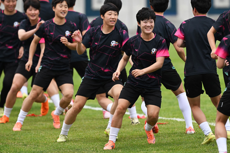 FBL-ASIA-WOMEN-KOR-PRK