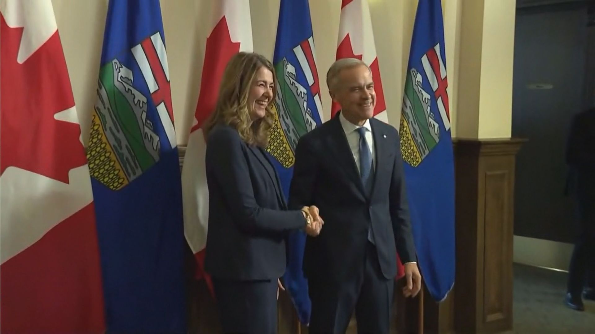 Click to play video: 'Carney warns Alberta separation referendum question is ‘dangerous bluff’'