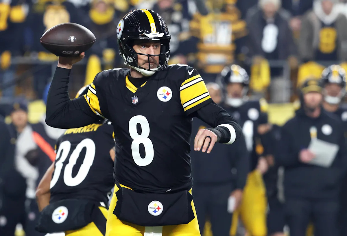 NFL quarterbacks who made starts in their 40s