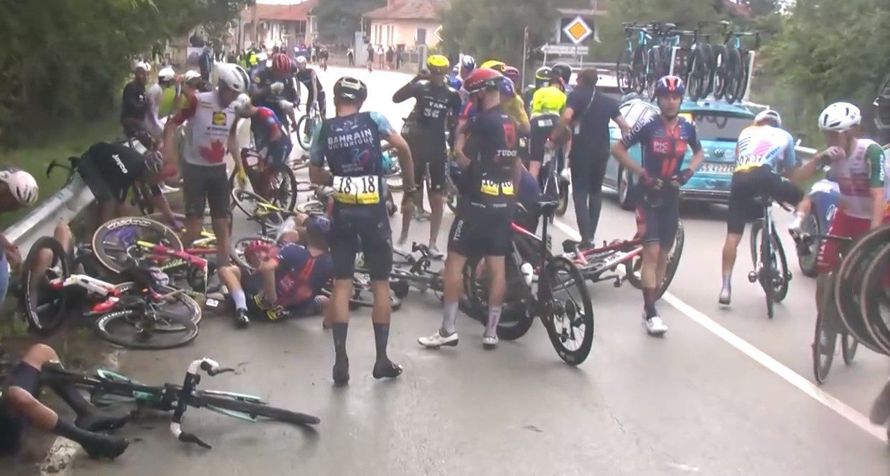 Derek Gee-West crashes in Giro, race continues after massive pile-up