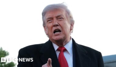 Trump says US-Iran ceasefire still in place after exchange of fire in Strait of Hormuz - BBC