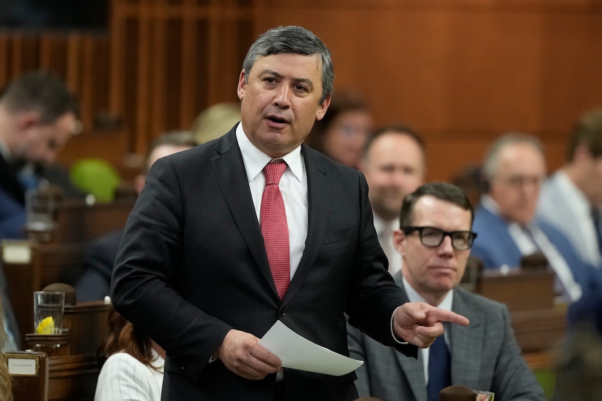 Conservative MP Michael Chong visits Taiwan to meet President in defiance of China