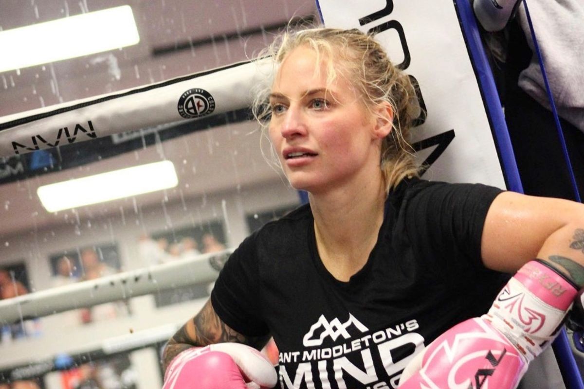 Ebanie Bridges posted her return to the ring on Instagram