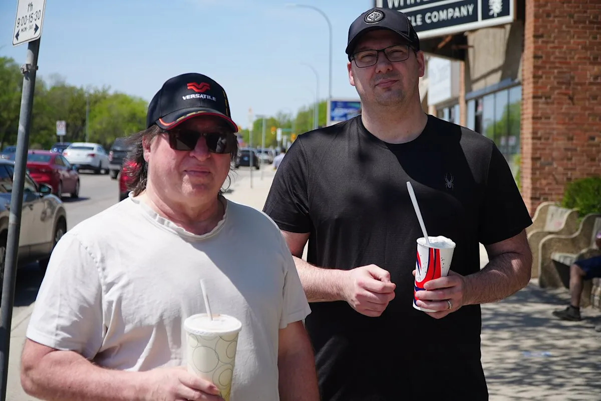 Winnipeggers soak up sun during heat wave, as some worry about impact of extreme weather