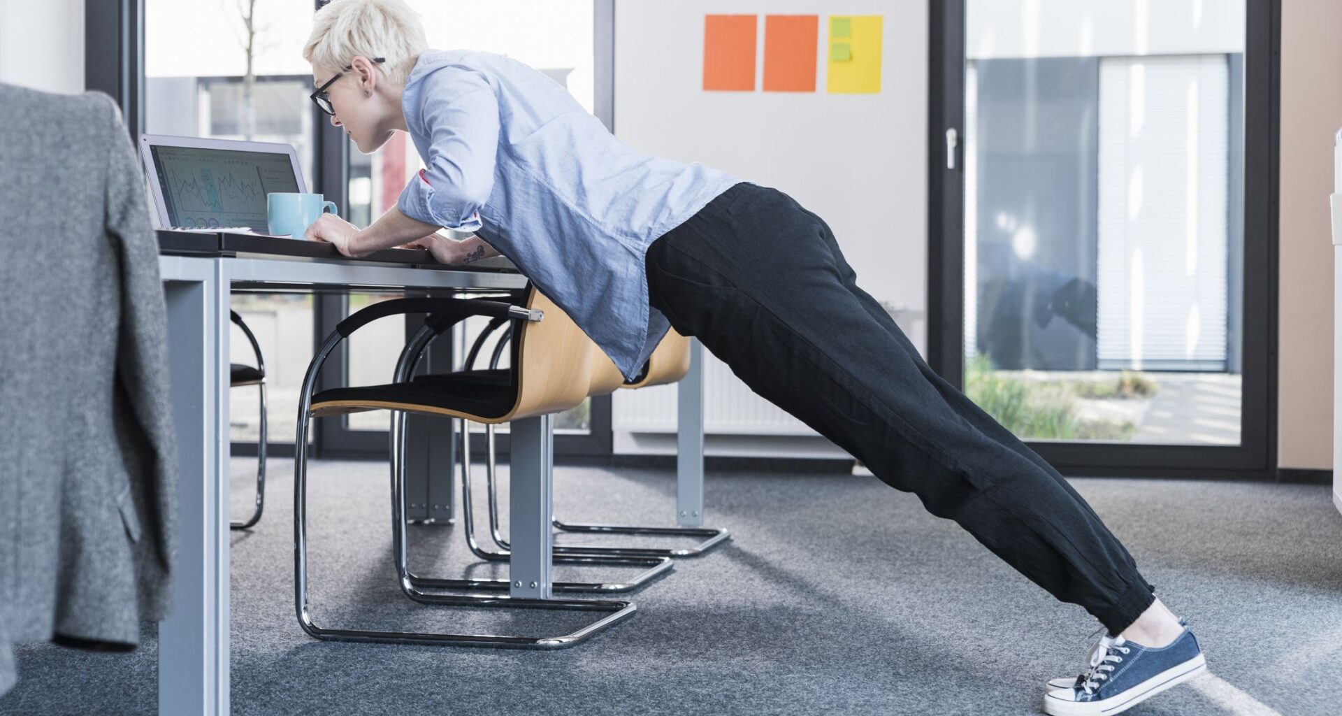 This equipment-free workout is designed to be done at your desk to build strength and muscle