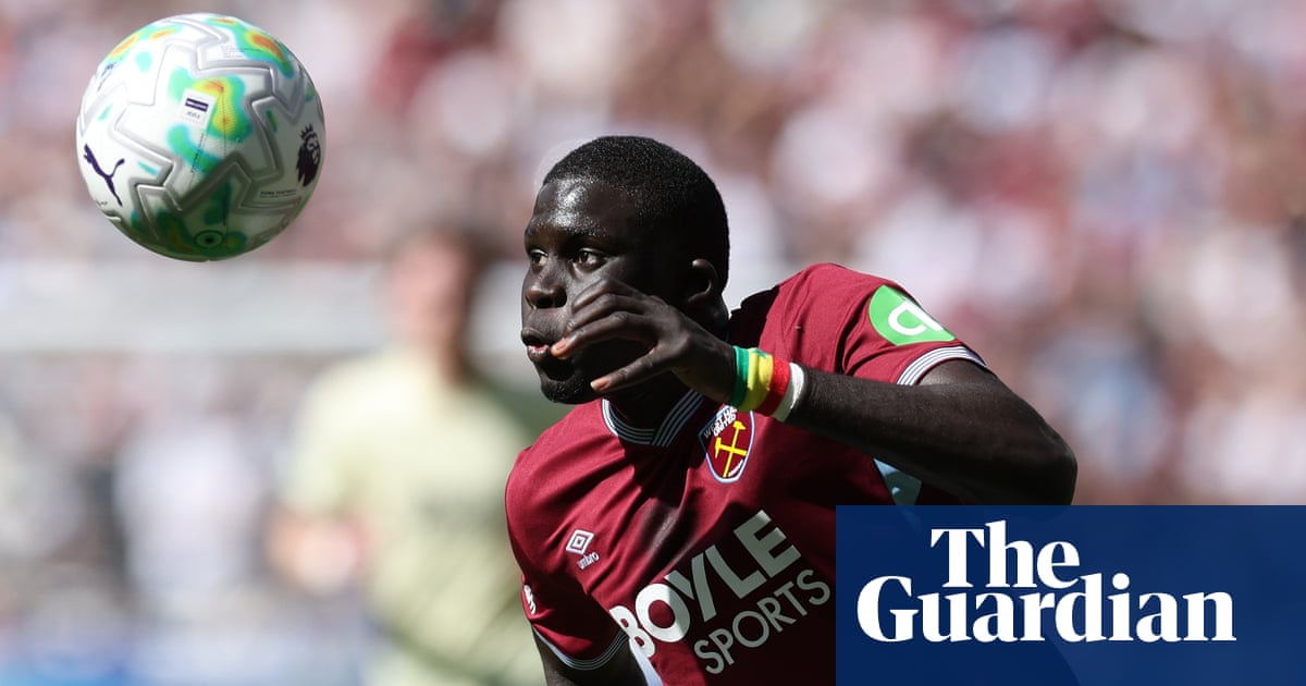 Manchester United target West Ham’s Diouf and confirm new Mainoo contract | Manchester United
