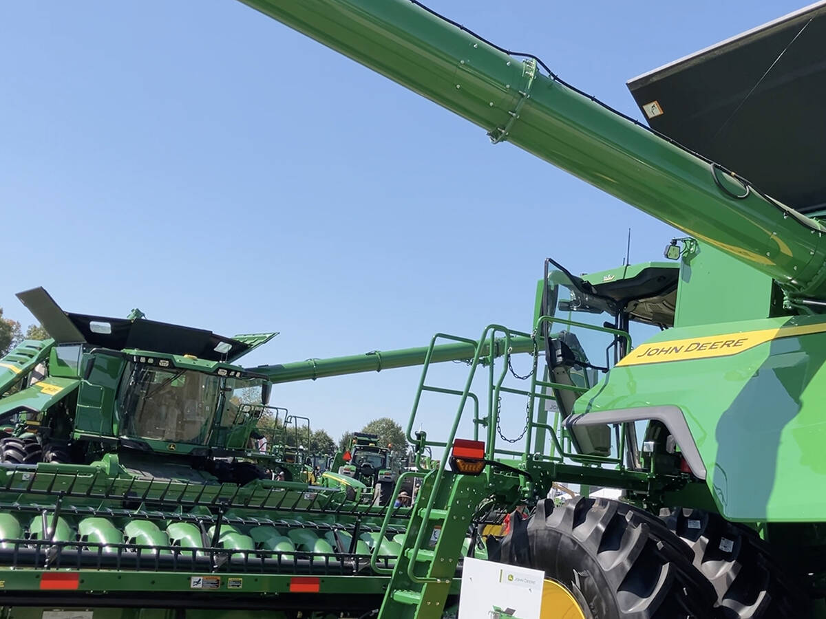 Mixed news in U.S. and Canadian tractor sales compared to 2025