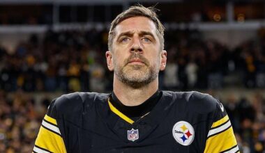 Rodgers, 42, agrees new Steelers contract