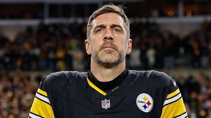 Rodgers, 42, agrees new Steelers contract