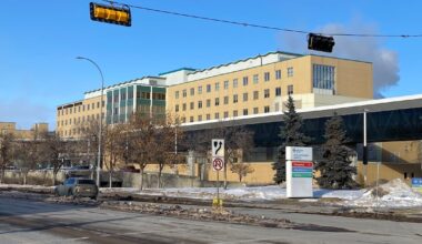 Man dies waiting at Royal Alex in Edmonton