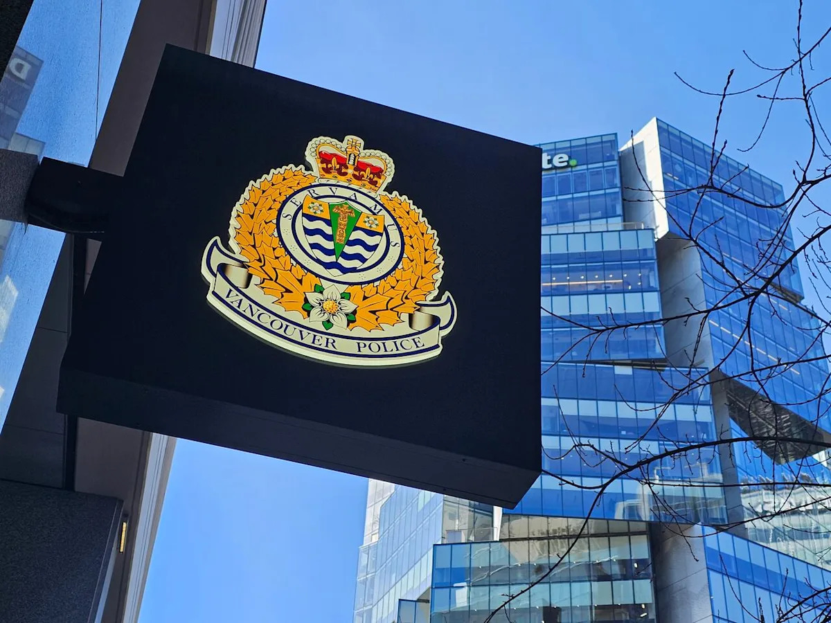 Vancouver police jail guard sentenced to house arrest after assaulting detainees