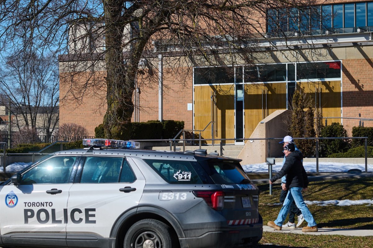 Police looking for suspect in two Toronto-area synagogue shootings