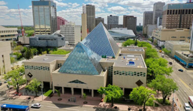 Edmonton mayor defends hybrid work model amid push for return-to-office