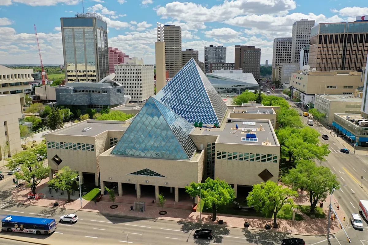Edmonton mayor defends hybrid work model amid push for return-to-office