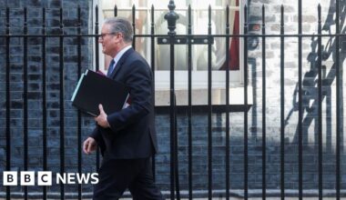 Another crunch moment for Starmer as he pleads with Labour MPs not to topple him - BBC
