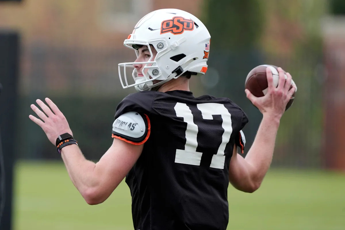 Steelers select dynamic QB in early 2027 NFL mock draft