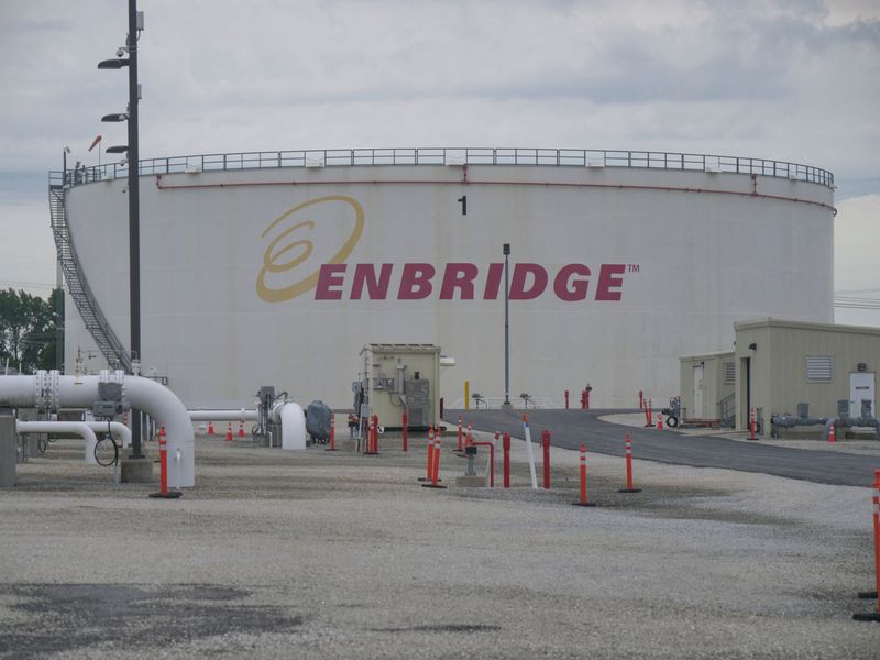 Canada's Enbridge beats first-quarter profit estimates on gas transmission strength
