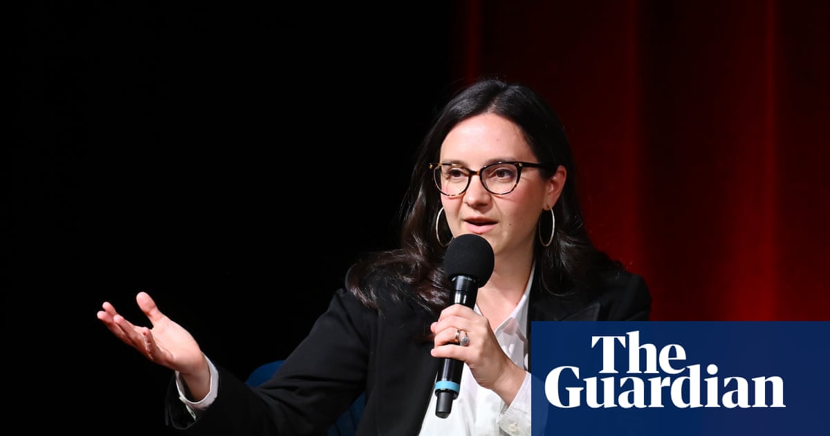Paramount expresses support for CBS News leader Bari Weiss amid criticism | CBS