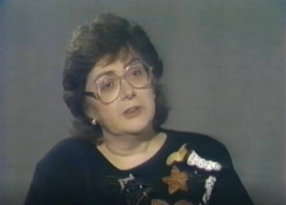 UNITED STATES HOLOCAUST MEMORIAL MUSEUM ARCHIVES
A still from a March 1989 interview with Freda Shiel as part of a project to interview Holocaust survivors from the Winnipeg area.