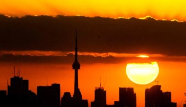 Weather warning issued for Toronto and southern Ontario as it could feel like 36 C