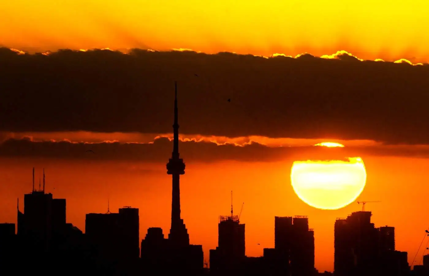 Weather warning issued for Toronto and southern Ontario as it could feel like 36 C