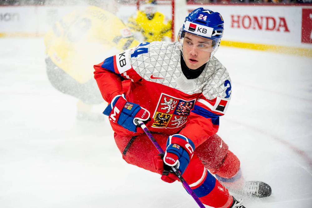 CHRISTOPHER KATSAROV / THE CANADIAN PRESS FILES
Czechia’s Adam Novotny skates with the puck during the IIHF World Junior Hockey Championship final against Sweden.
