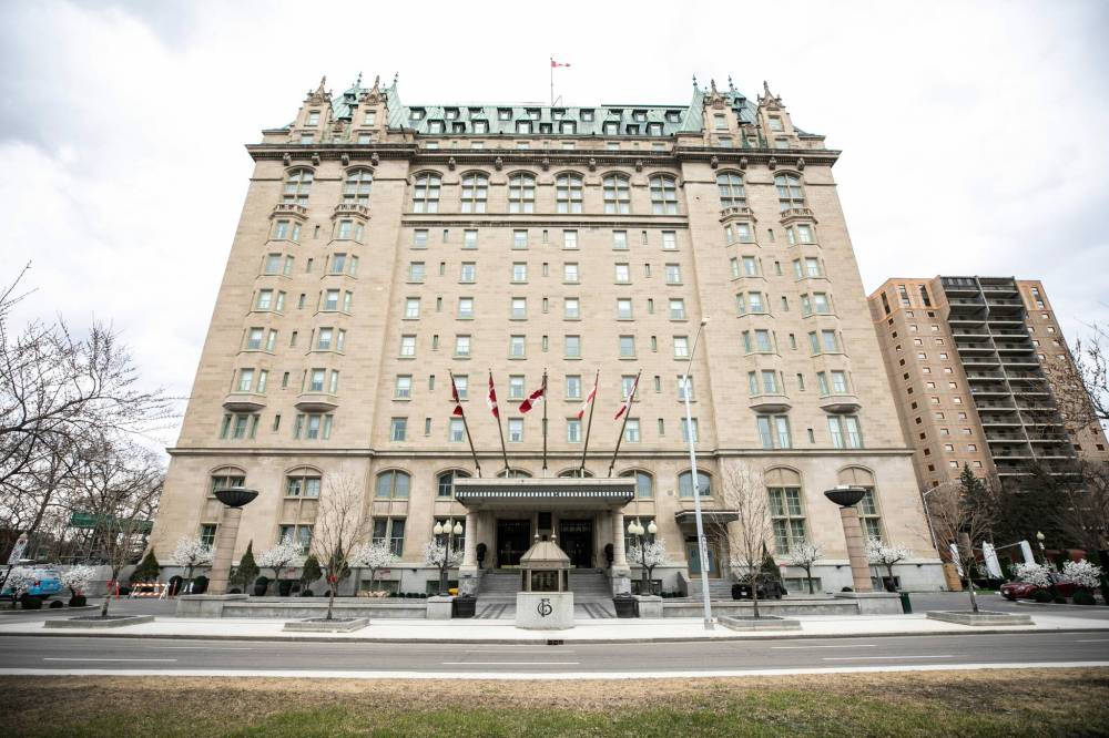MIKAELA MACKENZIE / FREE PRESS FILES
Landmark hotels such as the Fort Garry don’t go on the market very often.