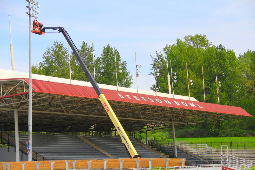 Workers fix up the lights near the grandstand in the Stetson Bowl ahead of the 2026 Cloverdale Rodeo and Country Fair. (Photo: Malin Jordan/Cloverdale Reporter)