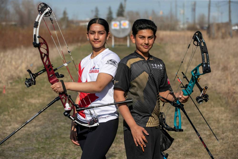 BROOK JONES/FREE PRESS
Archers Khushreet Sandhu (left) and Laganjot Sandhu will be representing Canada at the 2026 Pan American Youth Championships in Medellín, Colombia from May 22 to 28.