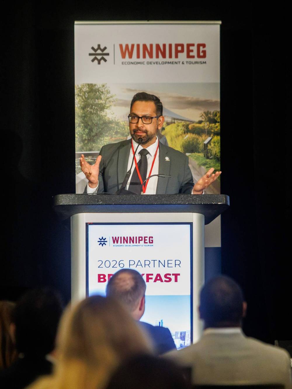 MIKE DEAL / FREE PRESS
WEDT vice-president international Alberto Velasco-Acosta speaks during a Winnipeg Economic Development & Tourism event on Wednesday. Continuing to fall behind other provinces in attracting foreign companies will lead to Manitoba being ‘out of sight,’ he says.
