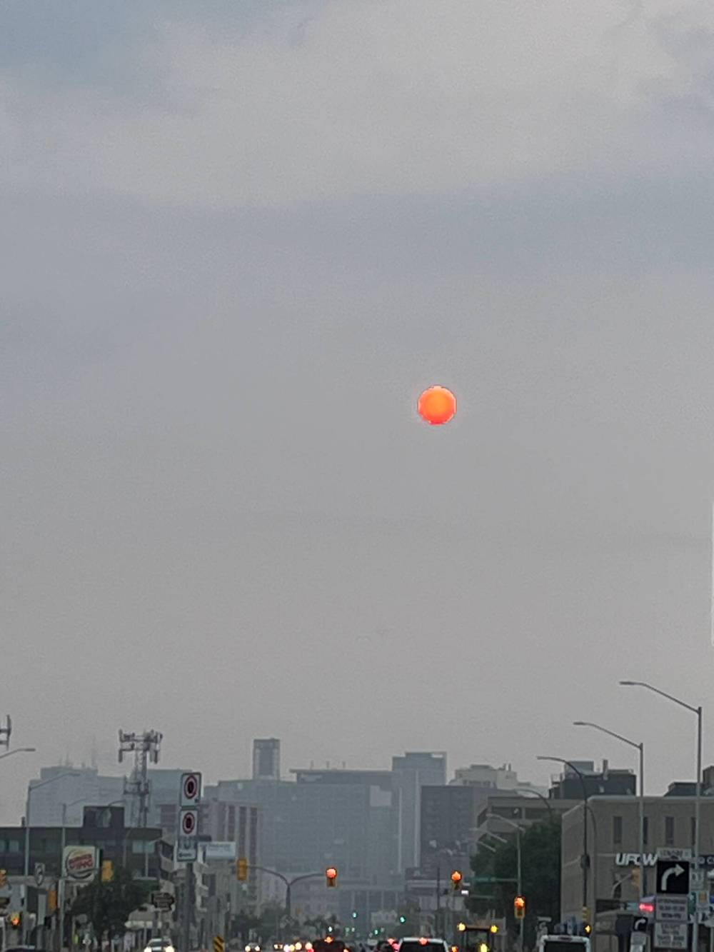 Russell Wangersky / Free Press Files
The sun behind forest fire smoke over Portage Avenue