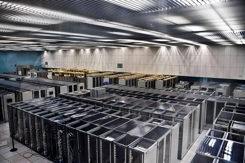 Server room in CERN, Switzerland. Feb. 25, 2009. Source, Florian Hirzinger. (Wikimedia Commons)