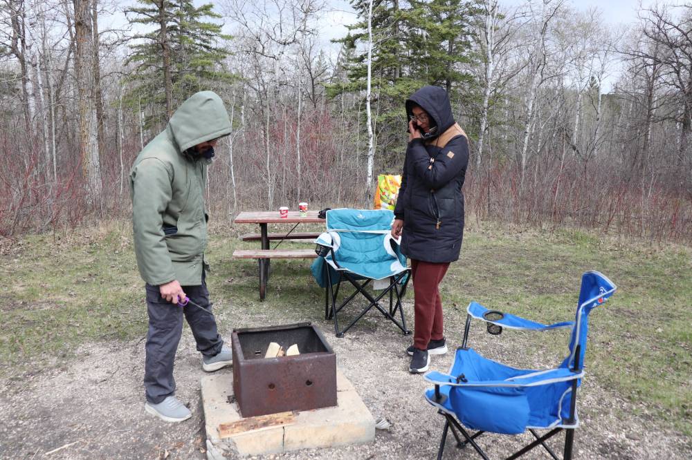 TYLER SEARLE / FREE PRESS
When Steven Cong (left) and Teresa Calderon arrived at their campsite, their first priority was starting a fire.