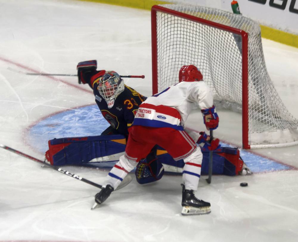 Austin Dubinky makes one his his 34 saves in the Centennial Cup final. (Cassidy Dankochik / The Carillon)