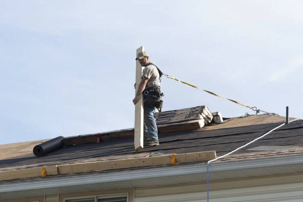 Fall protection on worksites is required by WorkSafeBC regulations. (WorkSafeBC/submitted file photo)