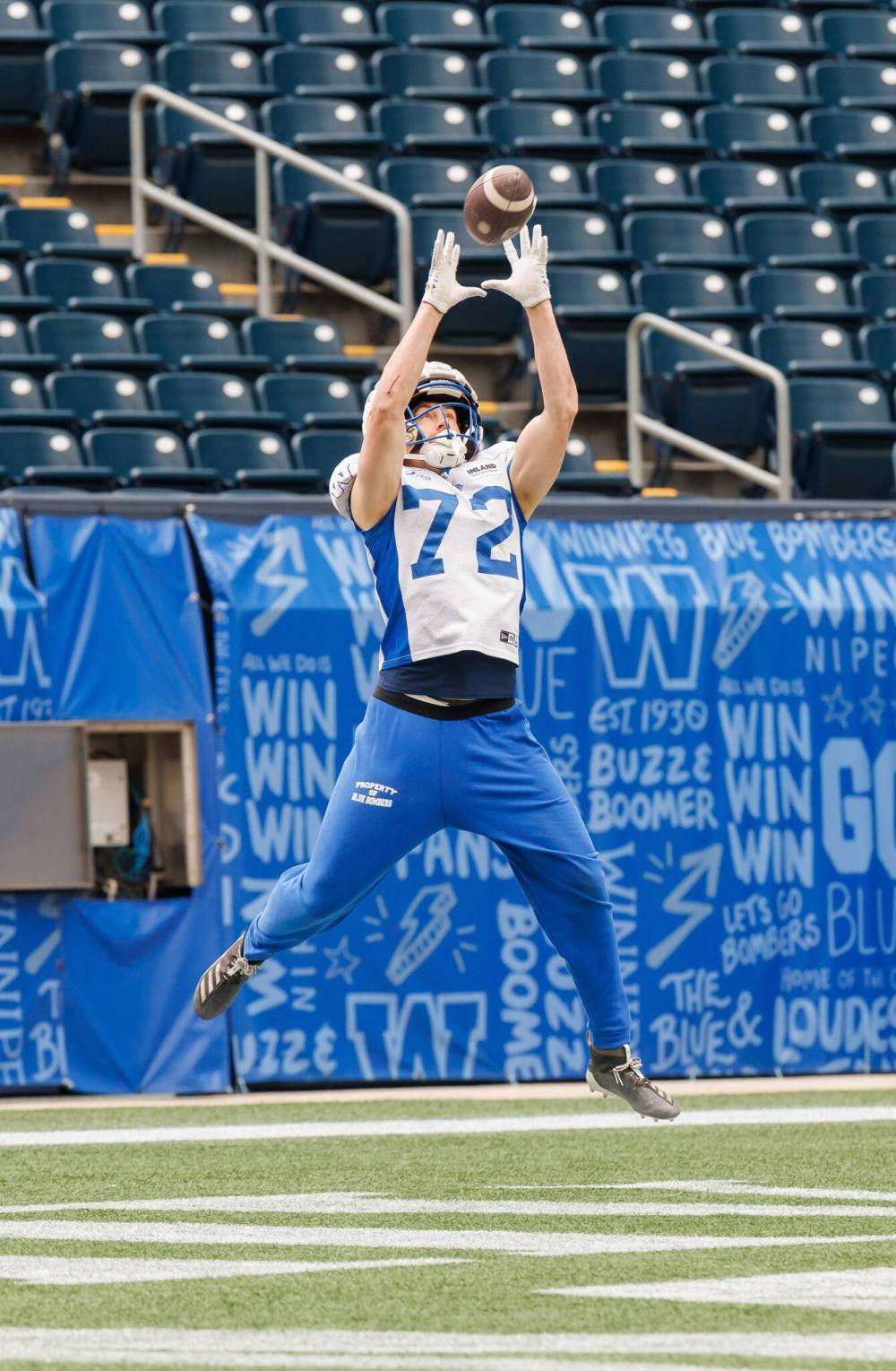 MIKE DEAL / FREE PRESS
Winnipeg Blue Bombers head coach Mike O’Shea is impressed with what he’s seeing from wide receiver Christian Fredericksen (72).