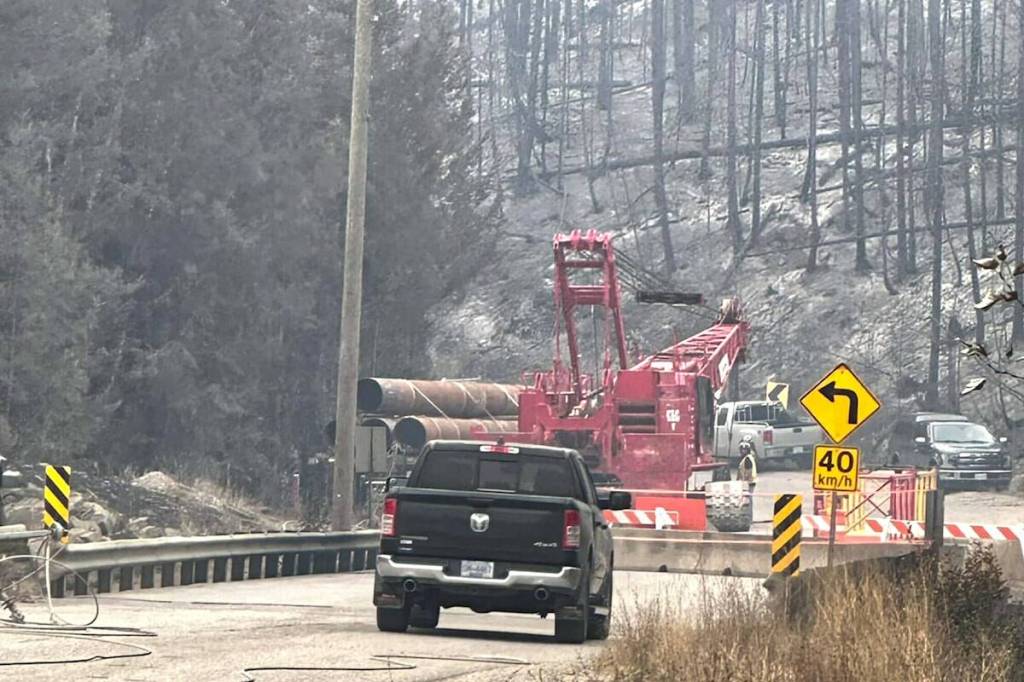 The Holding Bridge by the Flume Trail in Tsútswecw Park was damaged in the Bush Creek East wildfire in Aug. 28, 2023. (Matt Zimmer/Facebook photo)