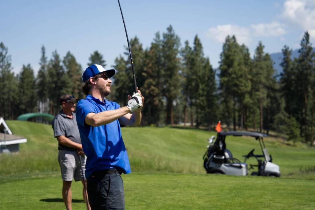 Golfer at the 2026 Tee Up To Drive Out Hunger Golf Tournament by the Lake Country Food Bank. (Ty Lim/Kelowna Capital News)