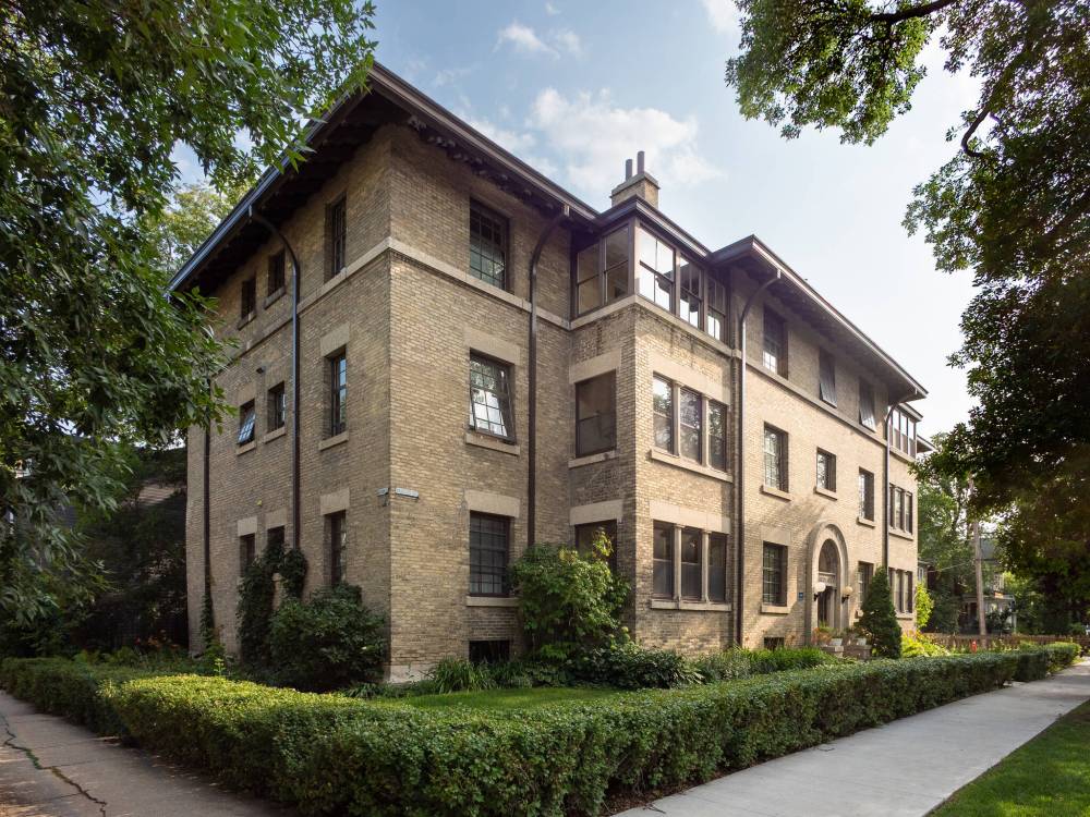Wardlow (Wardlaw) Apartments, in the Prairie School style (1905)