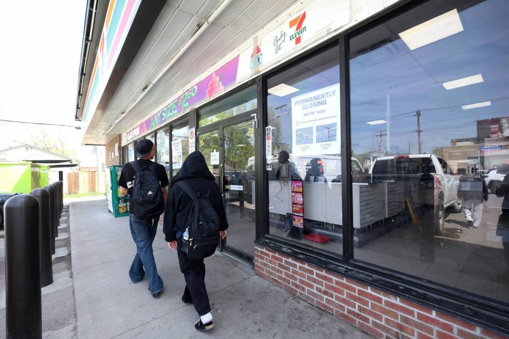 RUTH BONNEVILLE / FREE PRESS
Customers at the 7-Eleven at Arlington Street and Notre Dame Avenue were turned away after finding the store closed permanently Monday.