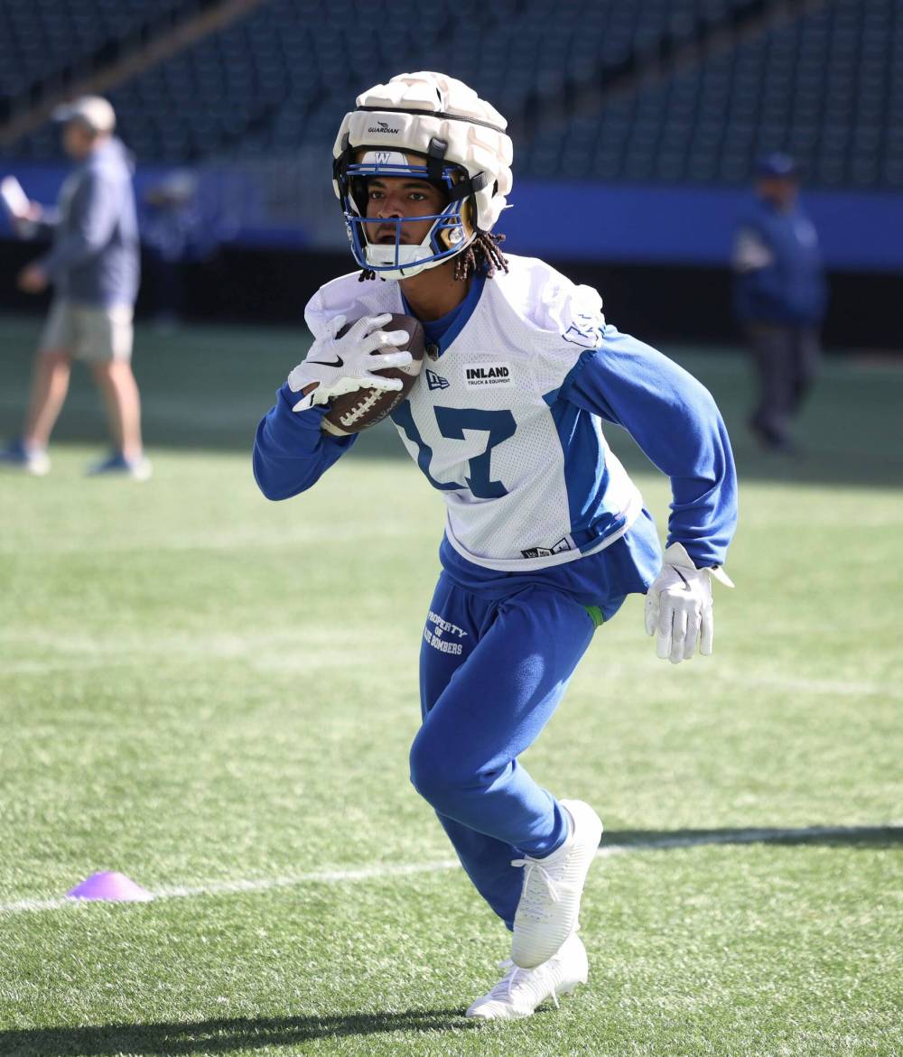 RUTH BONNEVILLE / FREE PRESS FILES
Winnipeg Blue Bombers receiver Dorian Singer made three catches for 59 yards and picked up 82 yards on three kickoff returns on Saturday against the Saskatchewan Roughriders in the opening pre-season tilt.